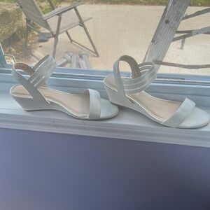 NEW SMITH Women's White Wedge Sandals